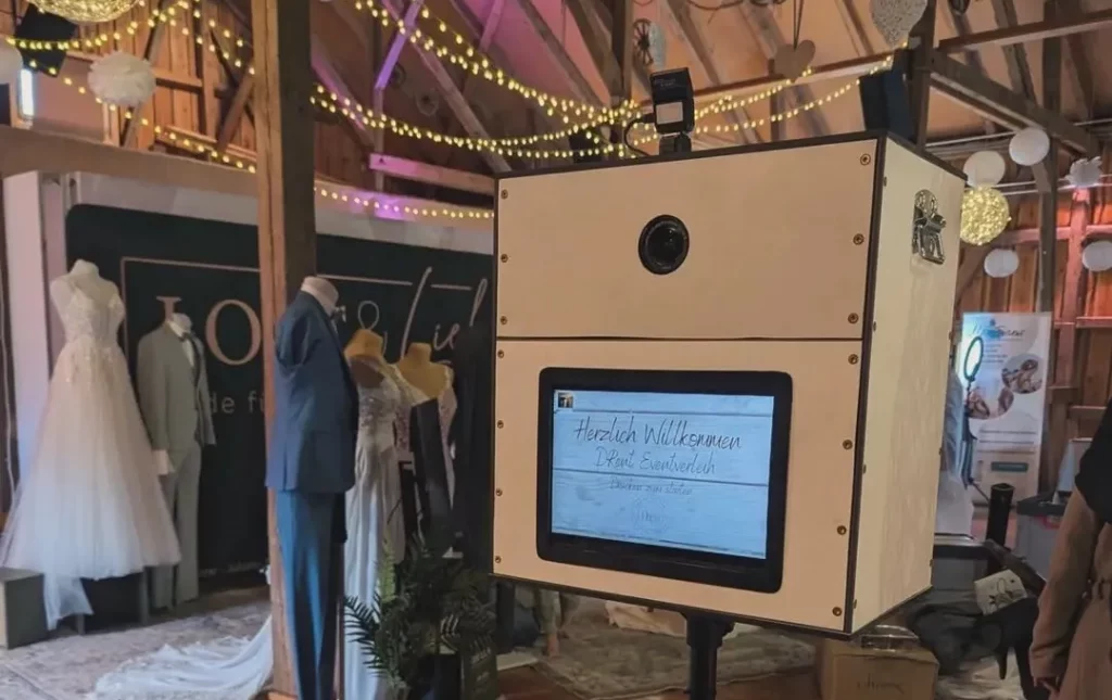 Eine Modeausstellung mit Fotobox